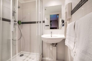 淋浴設備、風筒、提供毛巾