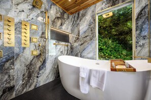 Luxury Penthouse | Bathroom - Little Creek Cove Beachfront Resort (Newport)