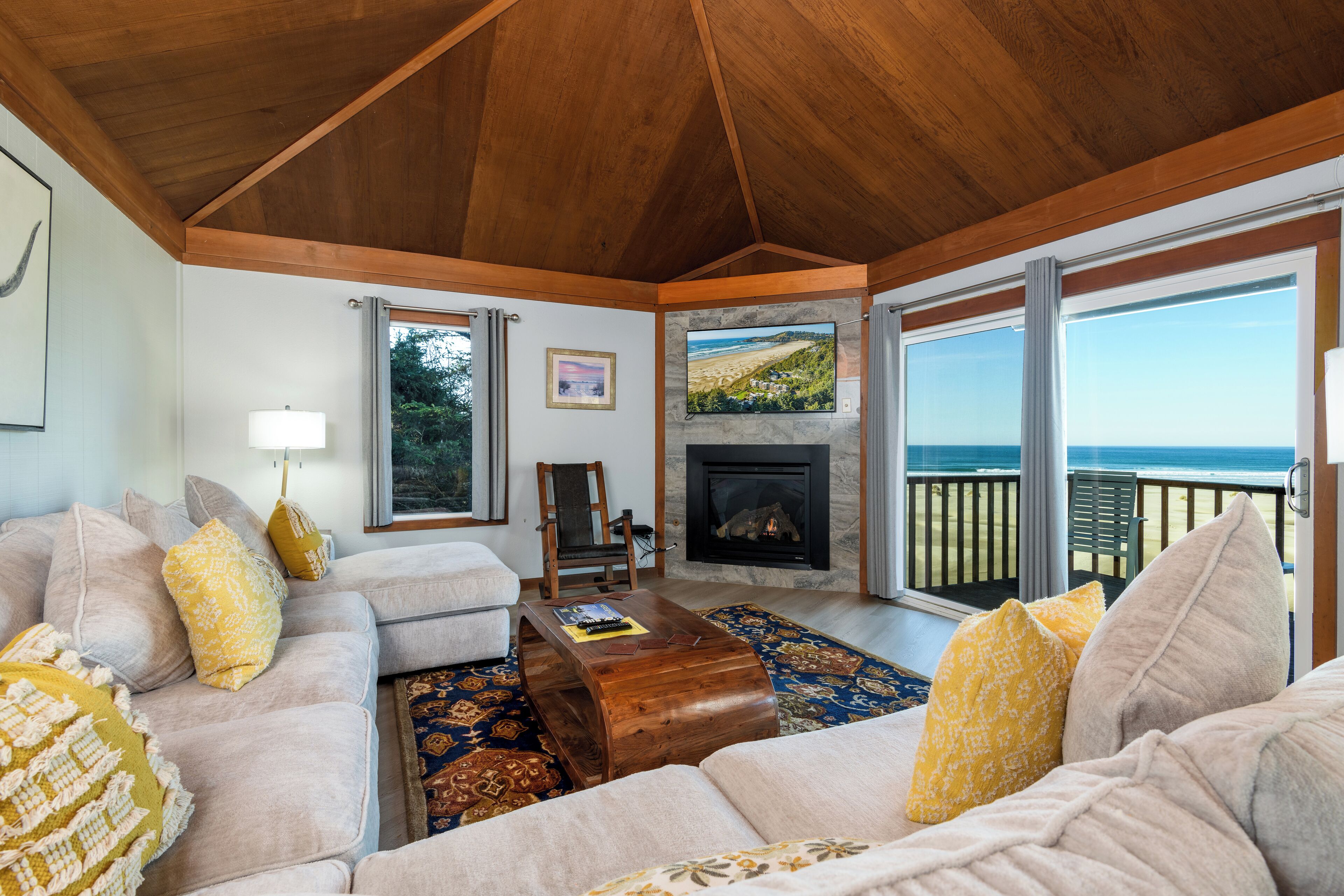 エジプト綿のシーツ、高級寝具、ピロートップベッド、客室ごとに異なる装飾