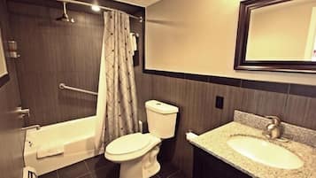 Combined shower/tub, deep soaking tub, rainfall showerhead