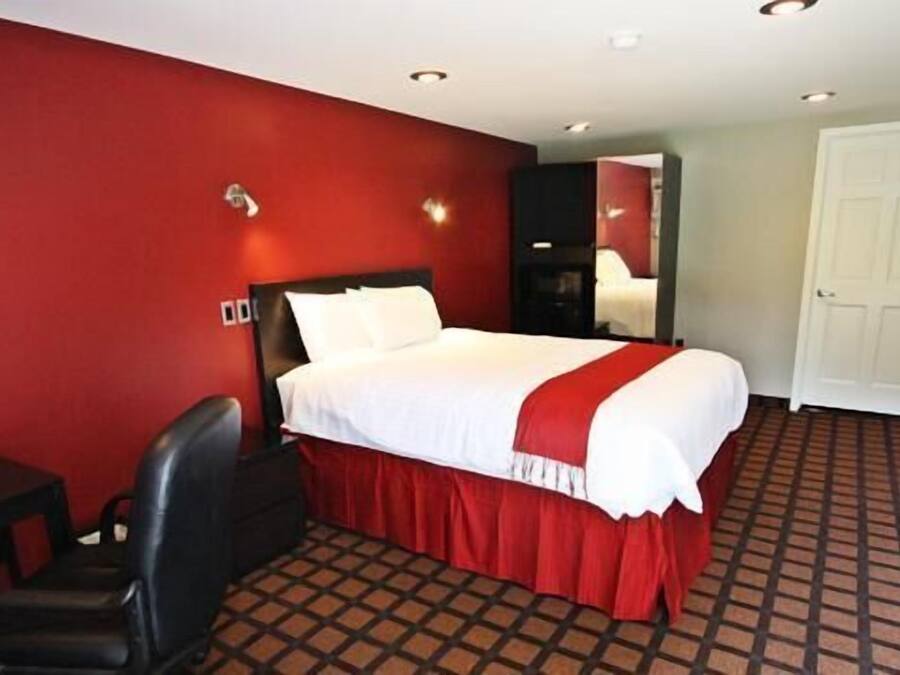1 bedroom, premium bedding, down comforters, pillowtop beds