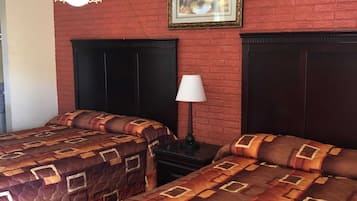Chambre Standard, 2 lits doubles, non-fumeurs | Bureau, fer et planche Ă  repasser, Wi-Fi gratuit, draps fournis