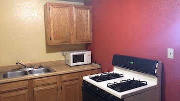 Standard Room, Smoking, Kitchenette | Private kitchenette