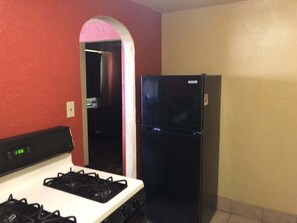 Standard Room, Smoking, Kitchenette | Room amenity - Economy Inn (Farmington)