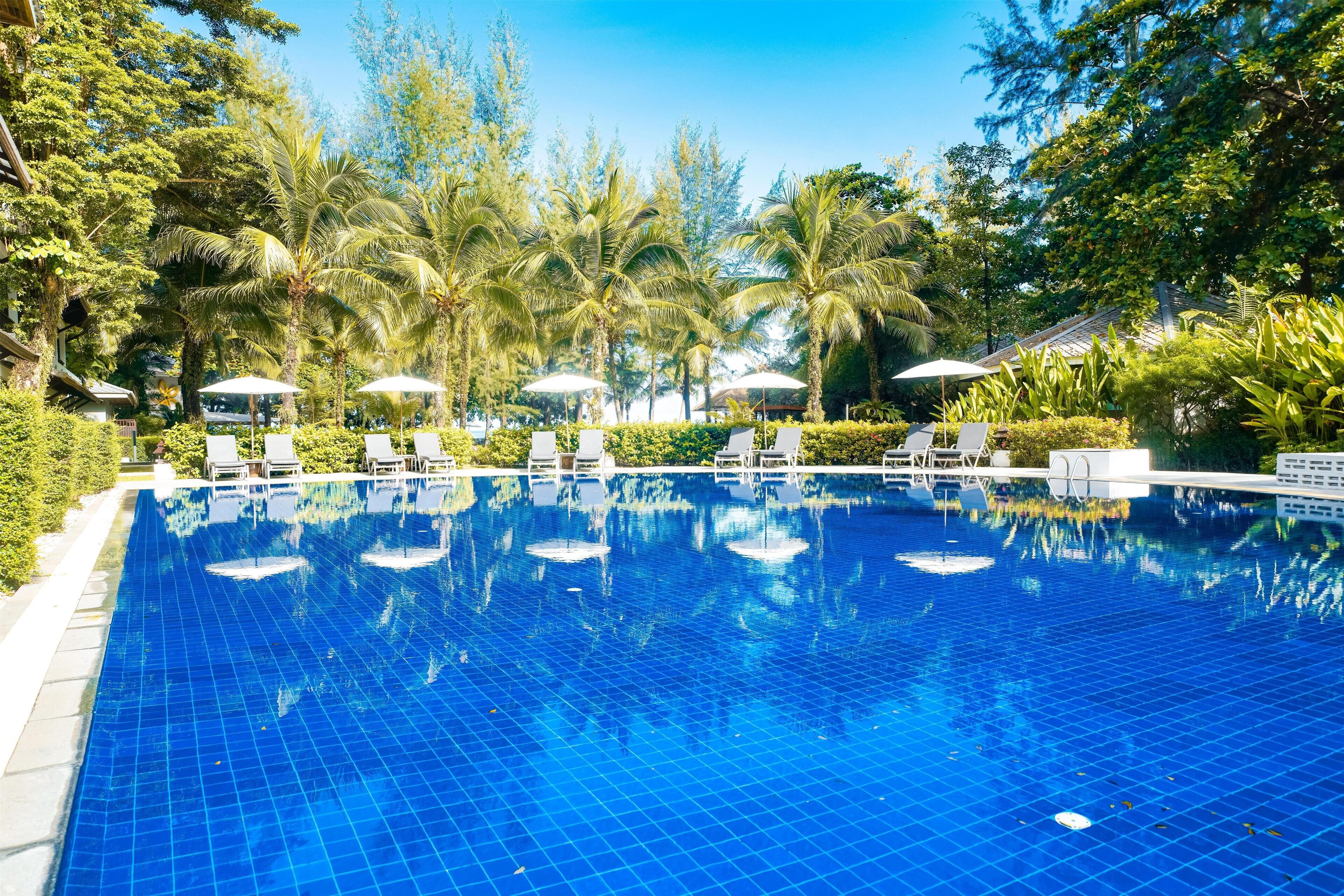 5 outdoor pools