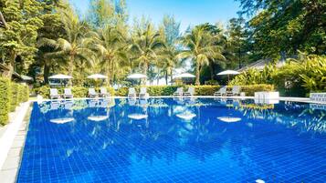 5 outdoor pools