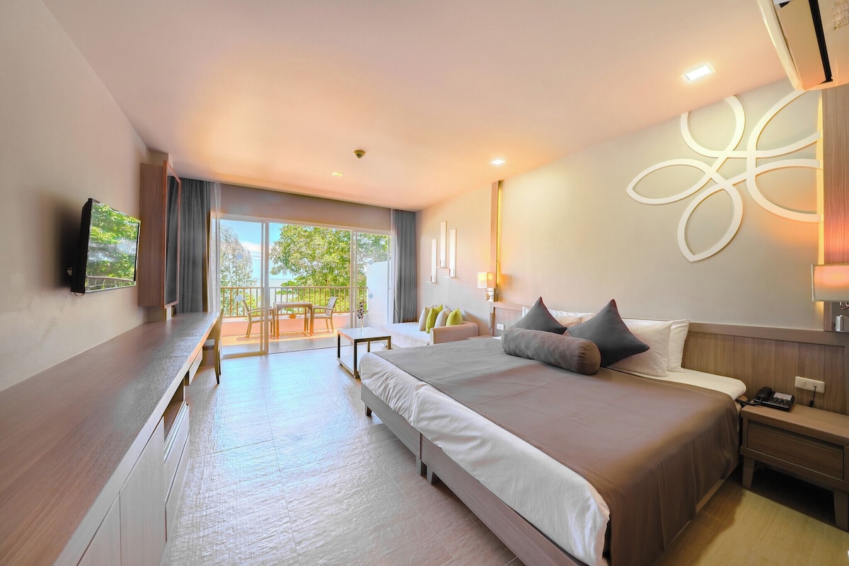 Grand Deluxe Room (Single) | Allergitestet sengetøy, safe på rommet, skrivebord og blendingsgardiner