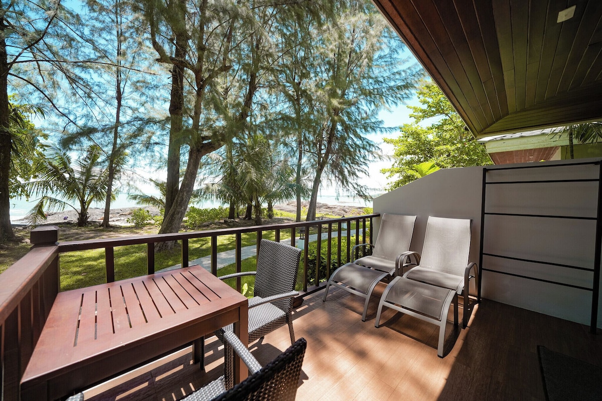 Deluxe Beachfront Bungalow Room (Single) - Mountain Wing | Terrasse/patio