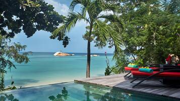 Deluxe Beachfront Pool Villa | Utsikt frÄn rummet