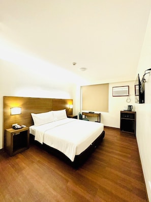 In-room safe, laptop workspace, free WiFi, bed sheets
