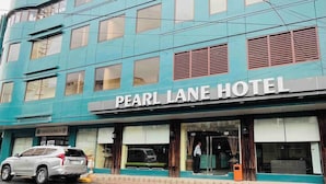 A building with a sign reading "PEARL LANE HOTEL" at the ground level. - Pearl Lane Hotel (Manila)