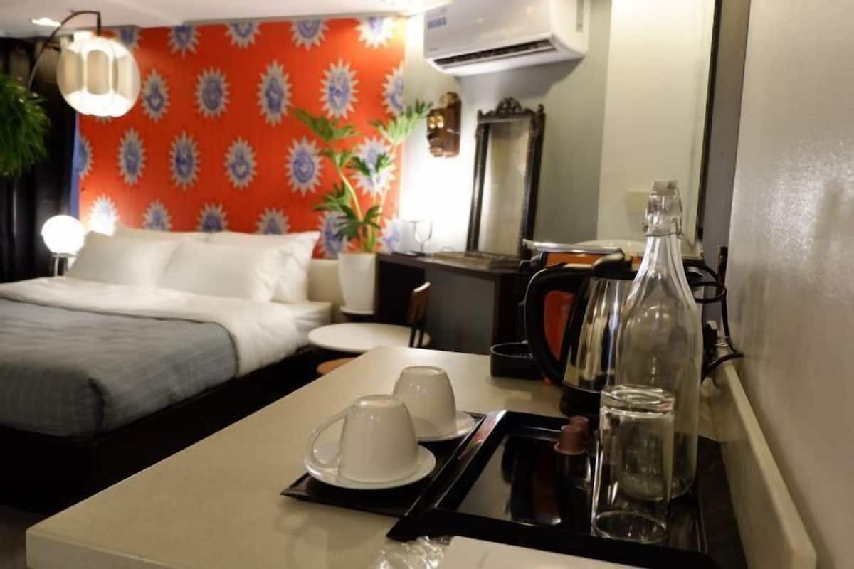 Minibar, in-room safe, free WiFi