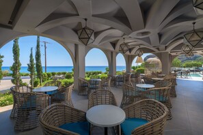 3 restaurants, breakfast, lunch, dinner served; Mediterranean cuisine - Porto Angeli Beach Resort – All Inclusive (Rhodes)
