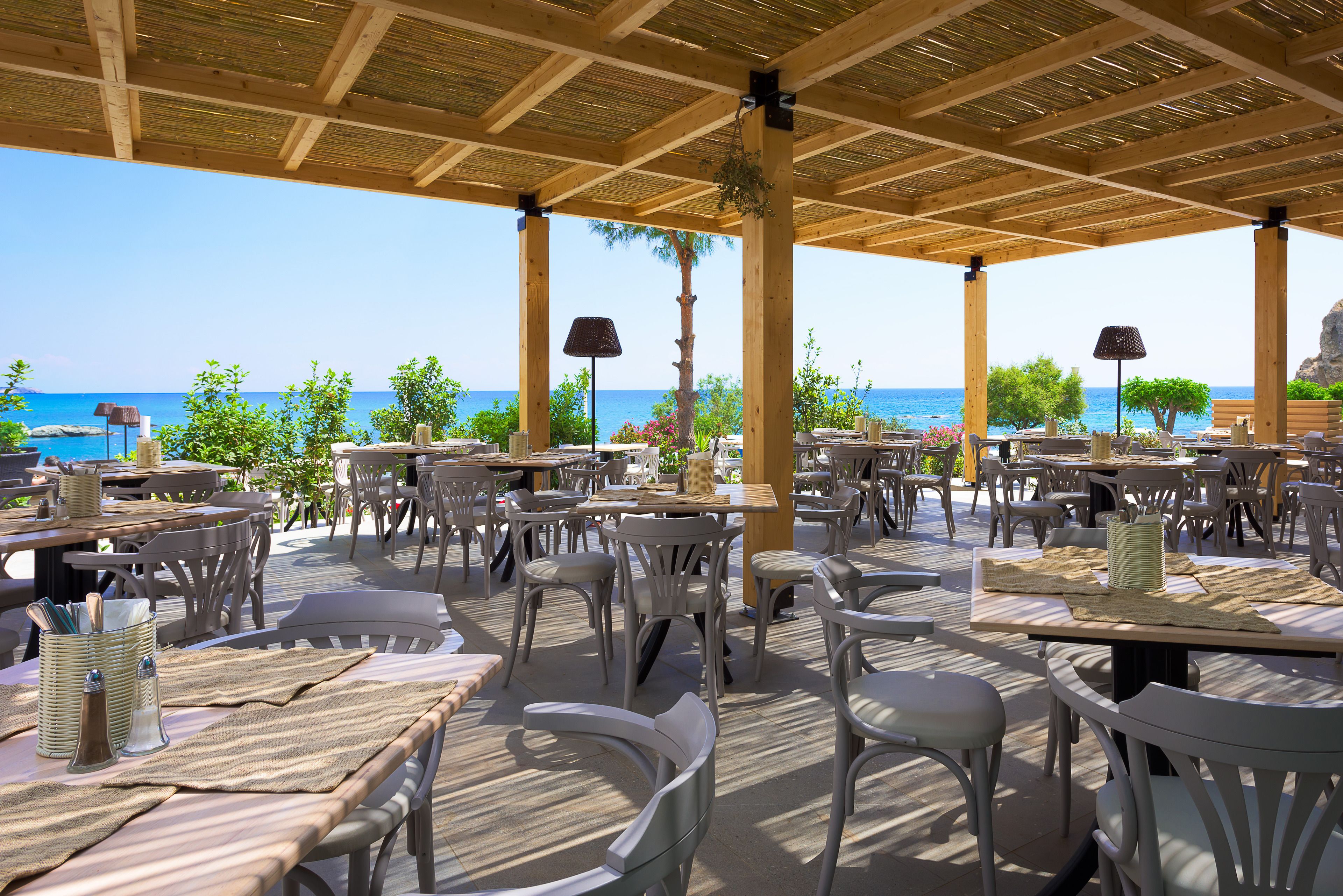 3 restaurants; breakfast, lunch, dinner, and brunch served