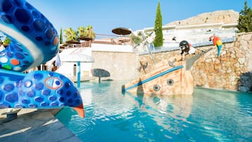 Indoor pool, 3 outdoor pools, pool umbrellas, sun loungers