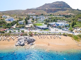 Playa privada, tumbonas, sombrillas y toallas de playa
