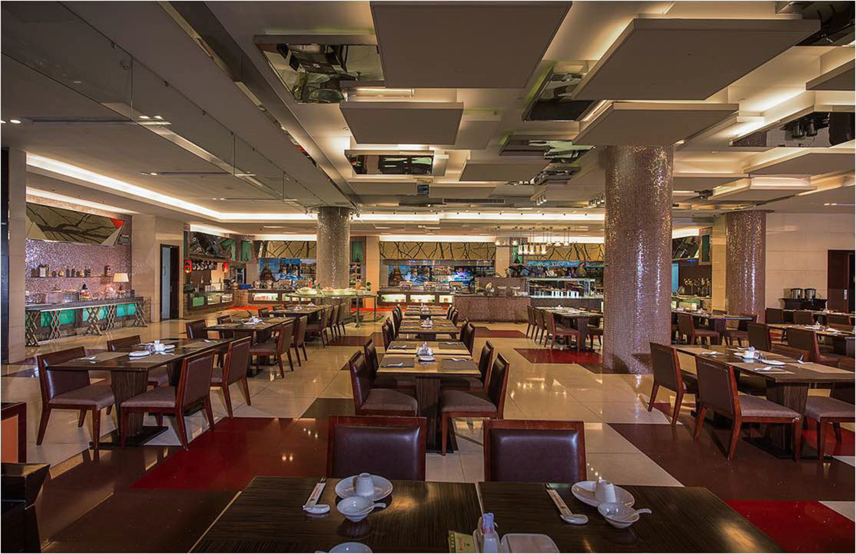 3 restaurants, breakfast, lunch, dinner served; chinese cuisine