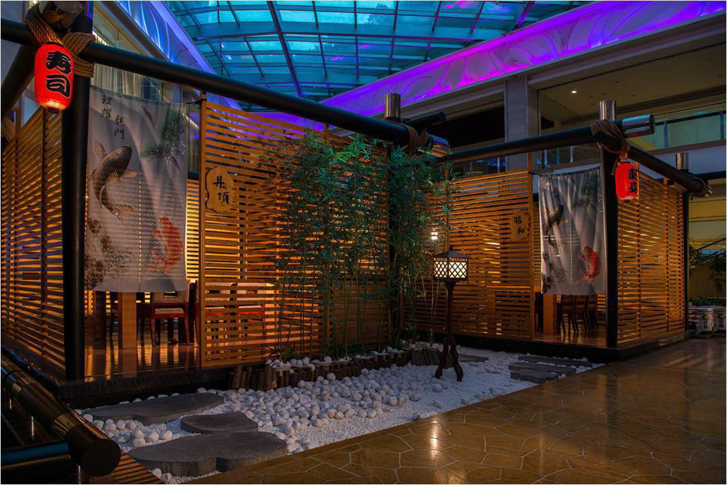 3 restaurants, breakfast, lunch, dinner served; chinese cuisine