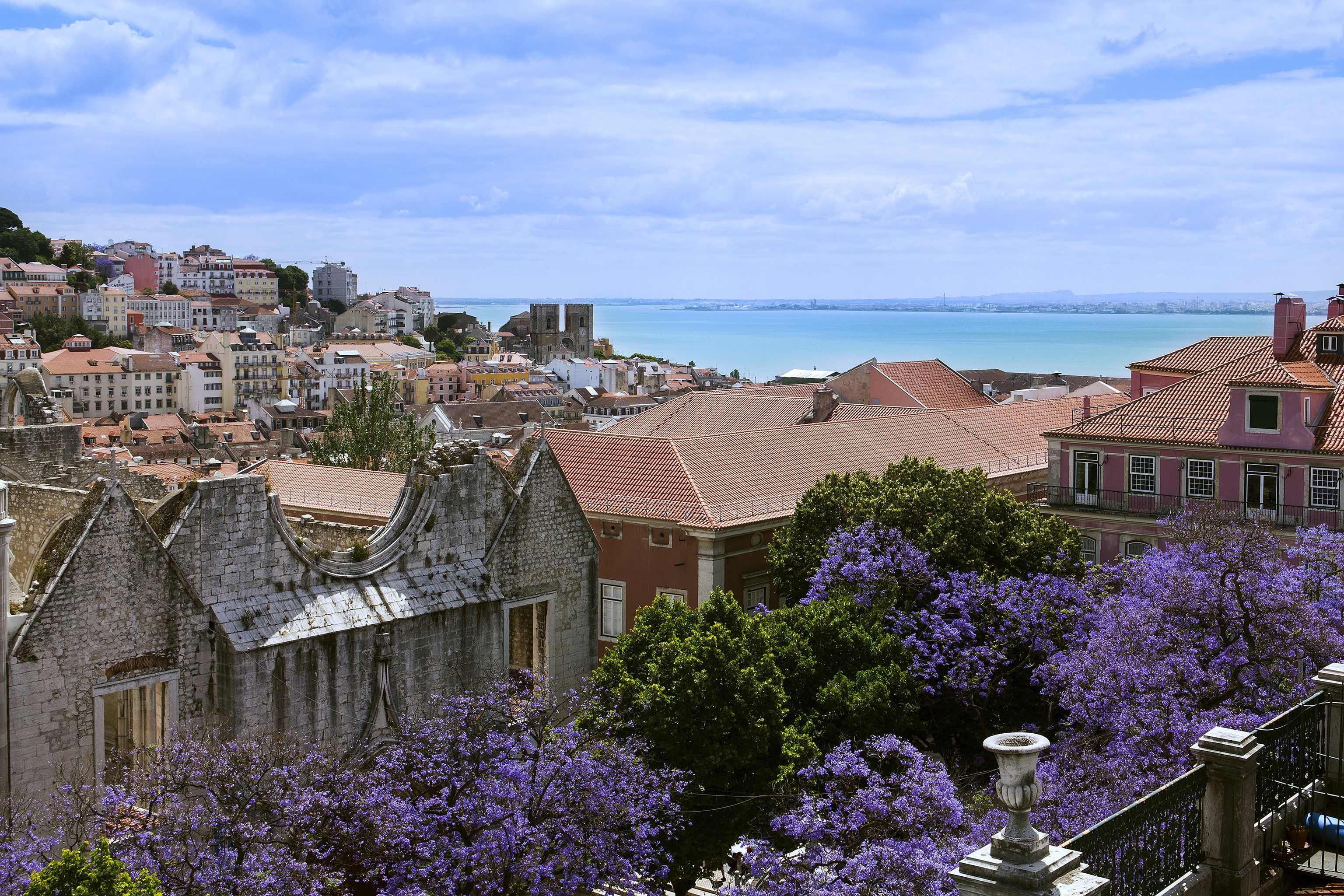 deluxe double or twin room (castle or river view) | city view