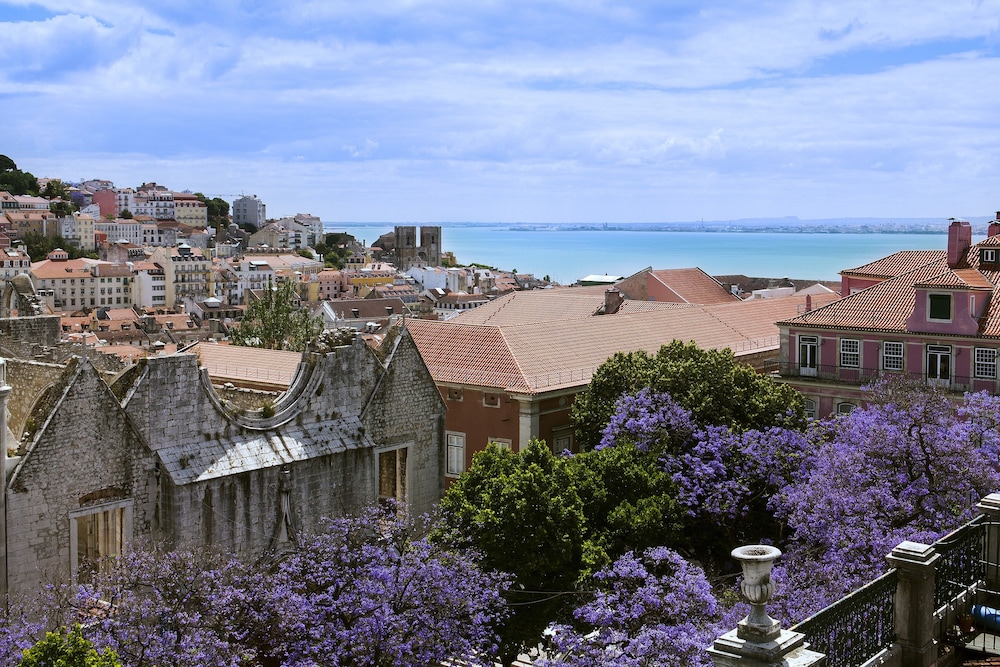 Lisboa Carmo Hotel by null