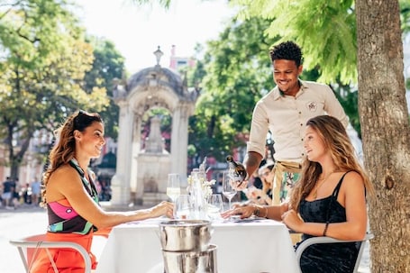 Terrace/patio. Lisboa Carmo Hotel