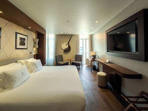 Suíte família (2 Adults + 2 Children) | Roupas de cama premium, frigobar, cofres nos quartos, escrivaninha