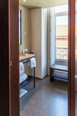 Roba de llit d'alta qualitat, minibar i caixa forta a l'habitació