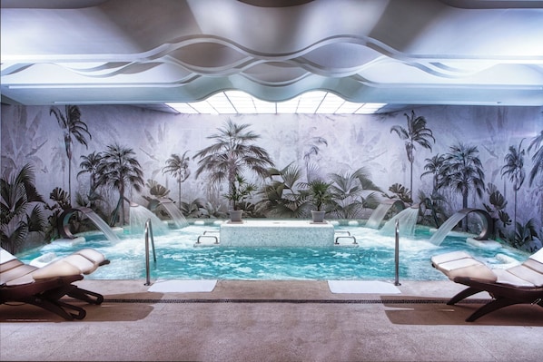 Couples treatment room(s), sauna, hot tub, steam room, aromatherapy