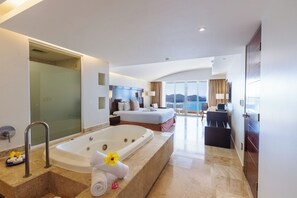 Luxury Room, 1 King Bed | 1 bedroom, minibar, in-room safe, desk