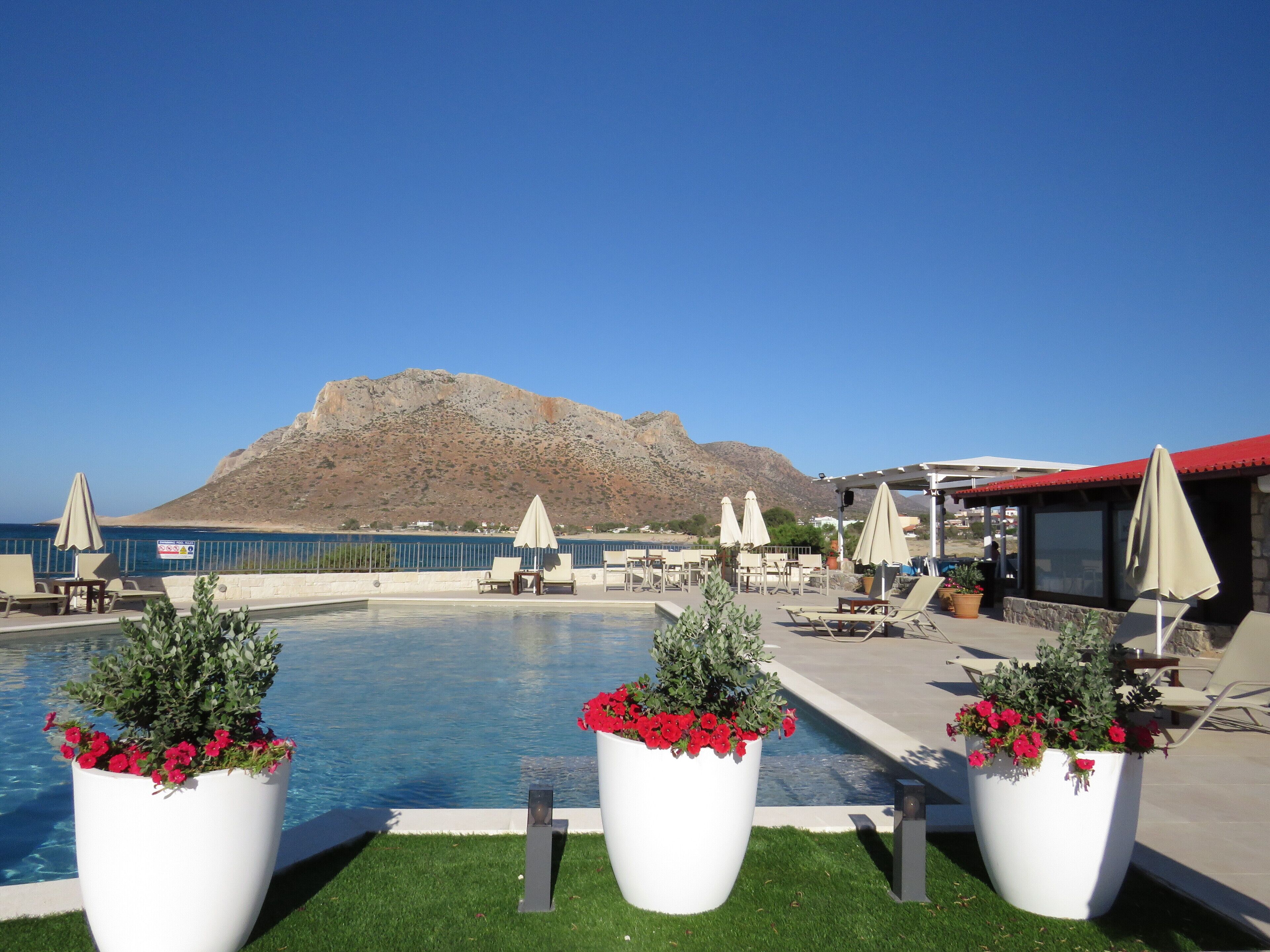 Piscine extérieure (ouverte en saison), parasols de plage