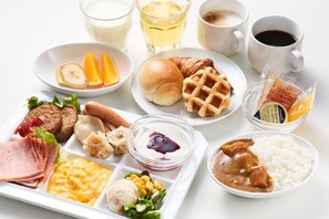 Se ofrece un desayuno bufé todos los días (por un coste adicional)