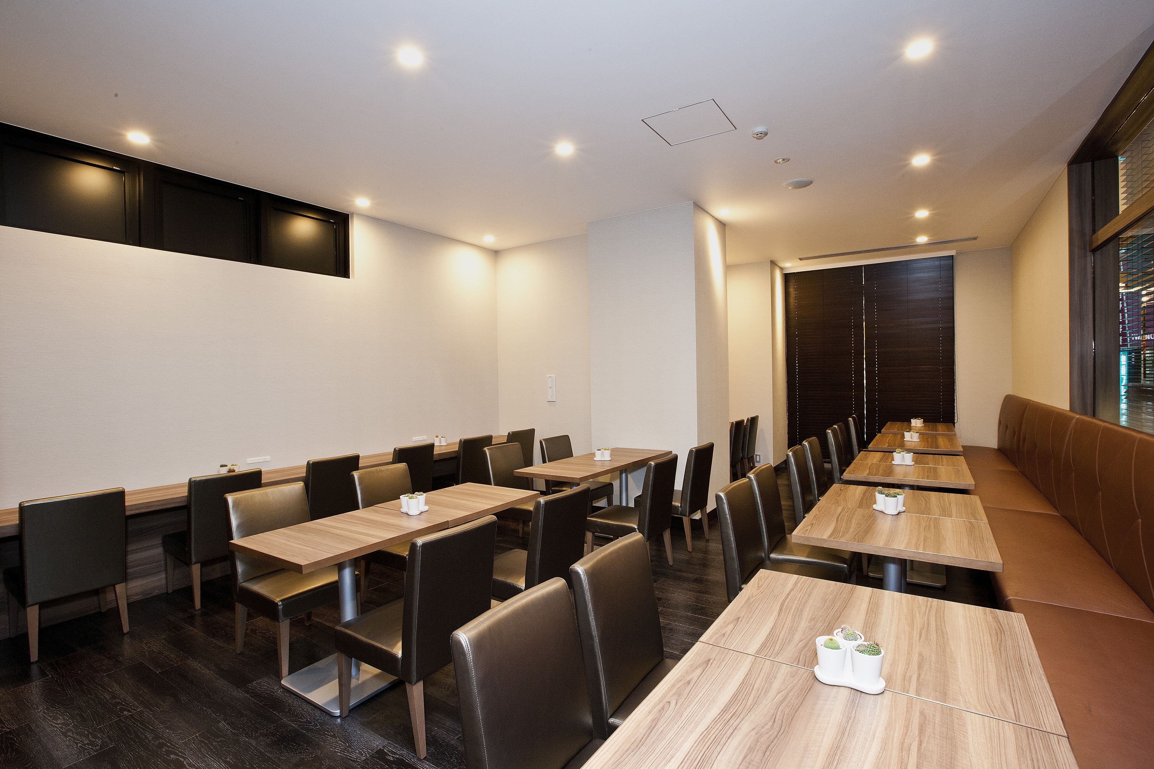 daily buffet breakfast (jpy 1300 per person)