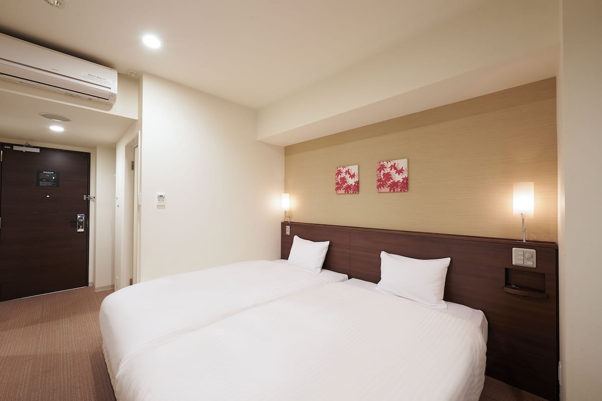 Down duvets, desk, blackout curtains, free WiFi