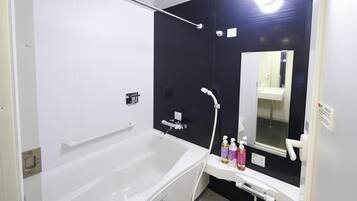 Kahden hengen deluxe-huone (kaksi sänkyä), tupakointi kielletty | Kylpyhuone | Suihkun ja ammeen yhdistelmä, hiustenkuivaaja, tohvelit, bidee