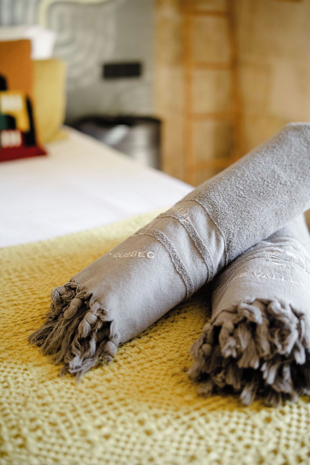 Decoración individual, mobiliario individual, cortinas opacas