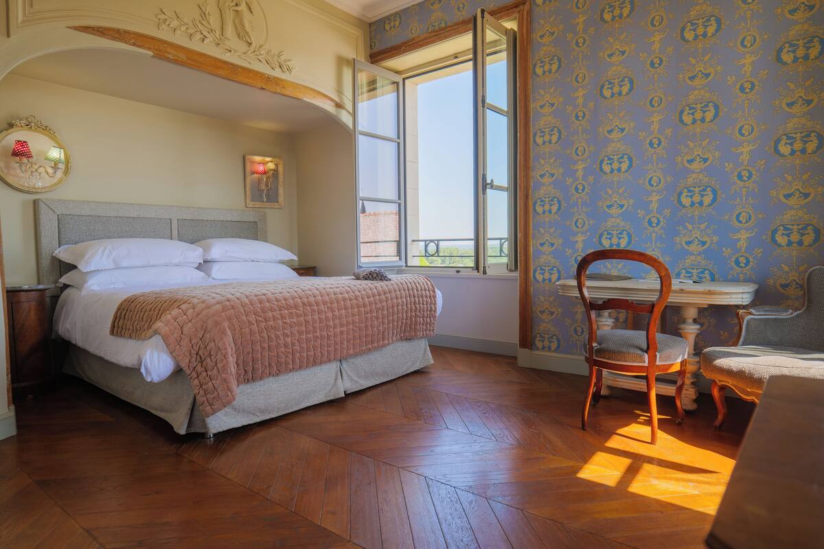 Habitación Deluxe, vista al río | Ropa de cama de alta calidad, minibar y cortinas blackout 