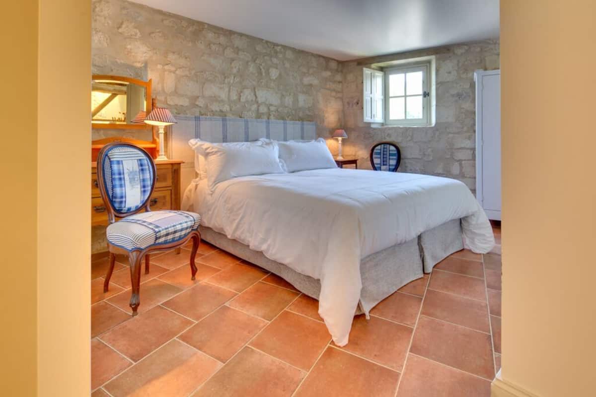 Loft - Château de Candes - Art and Spa | 3 bedrooms, blackout drapes, soundproofing, free WiFi