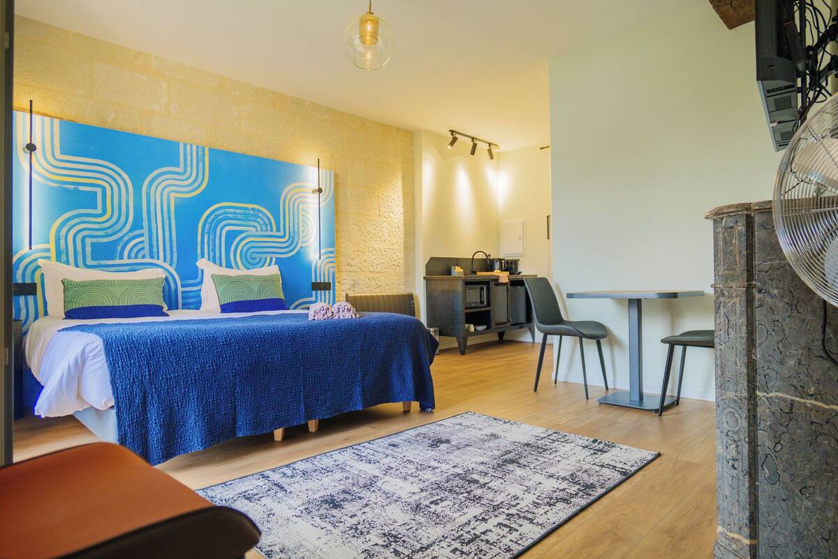 Habitación doble superior, balcón | Ropa de cama de alta calidad, minibar y cortinas blackout 