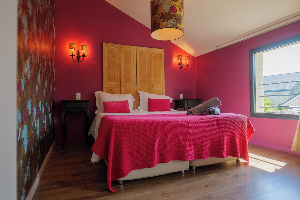 Ropa de cama de alta calidad, minibar y cortinas blackout 
