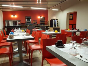 Daily buffet breakfast for a fee - Hôtel Lune Etoile La Pardieu (Clermont-Ferrand)