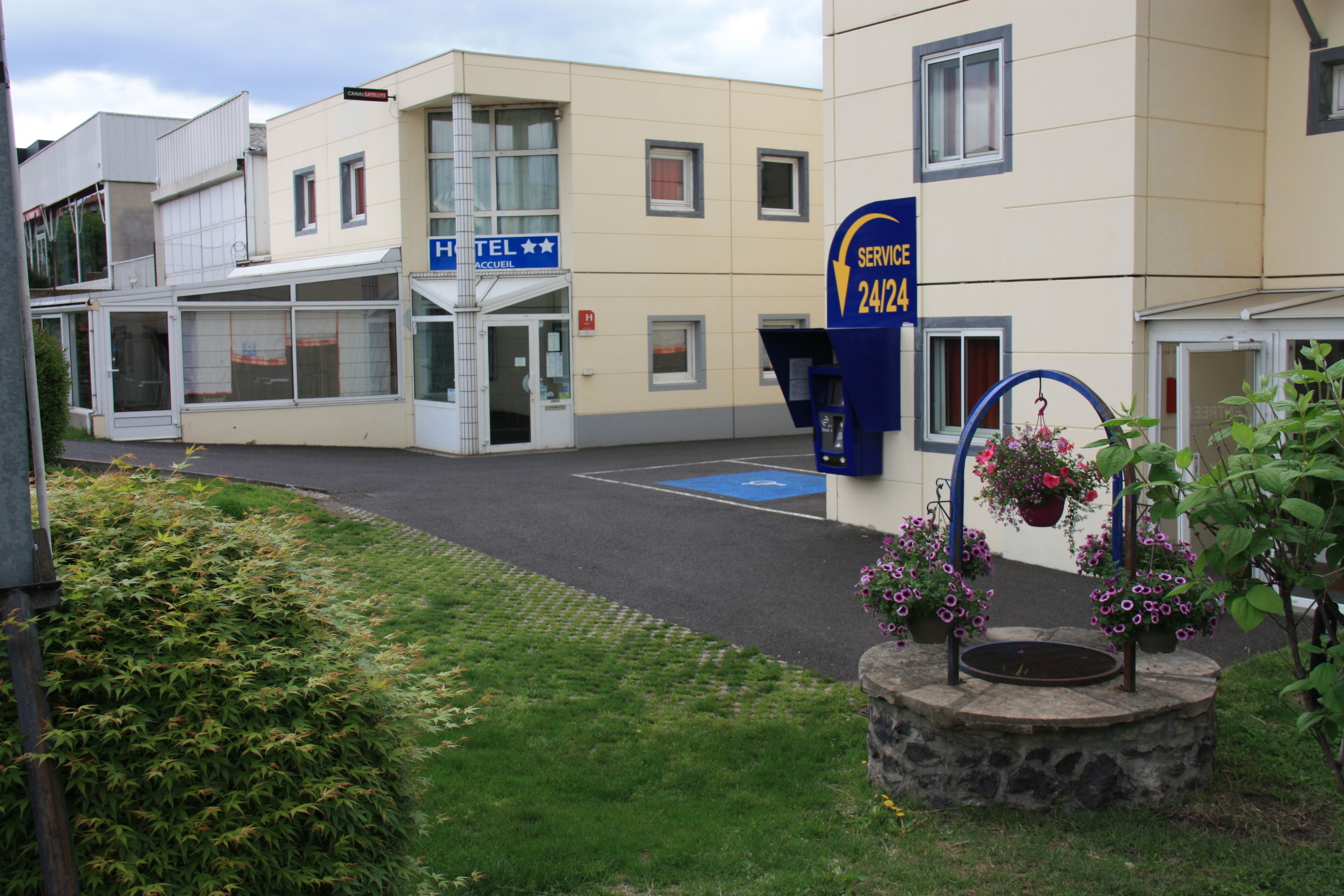 숙박 시설 정면