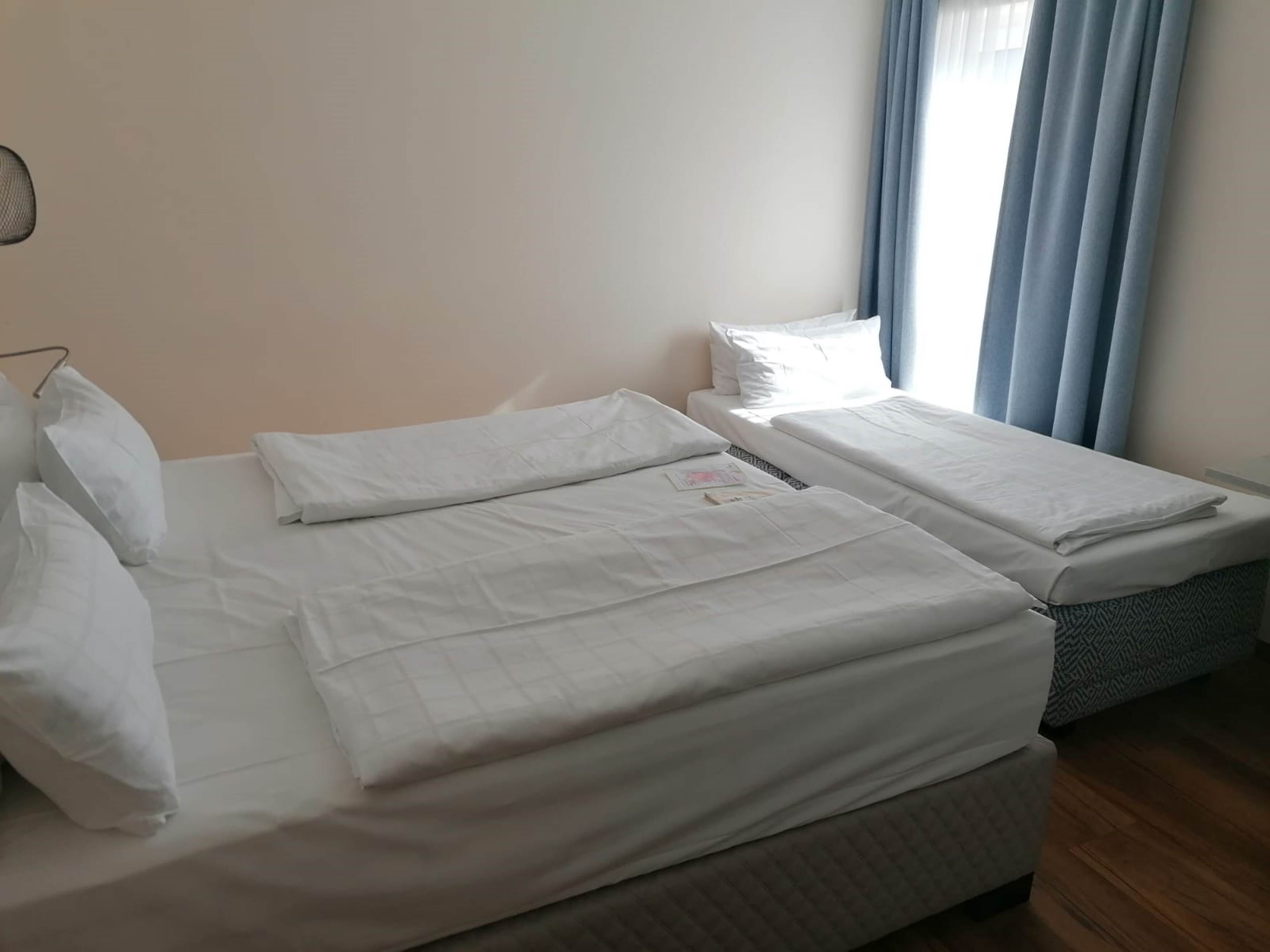 triple room | hypo-allergenic bedding, down duvets, minibar, desk