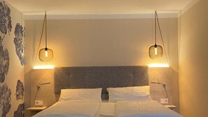 ダブルルーム | 低刺激性寝具、羽毛の掛け布団、ミニバー、デスク