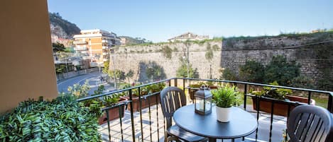 Economy Double Room with Kitchenette | Frette Italian sheets, hypo-allergenic bedding, in-room safe