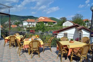 Mittagessen und Abendessen, lokale Küche