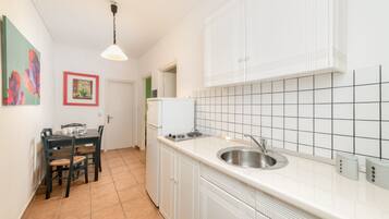Apartment, 2 Bedrooms | Private kitchen | Fridge, stovetop, coffee/tea maker, electric kettle