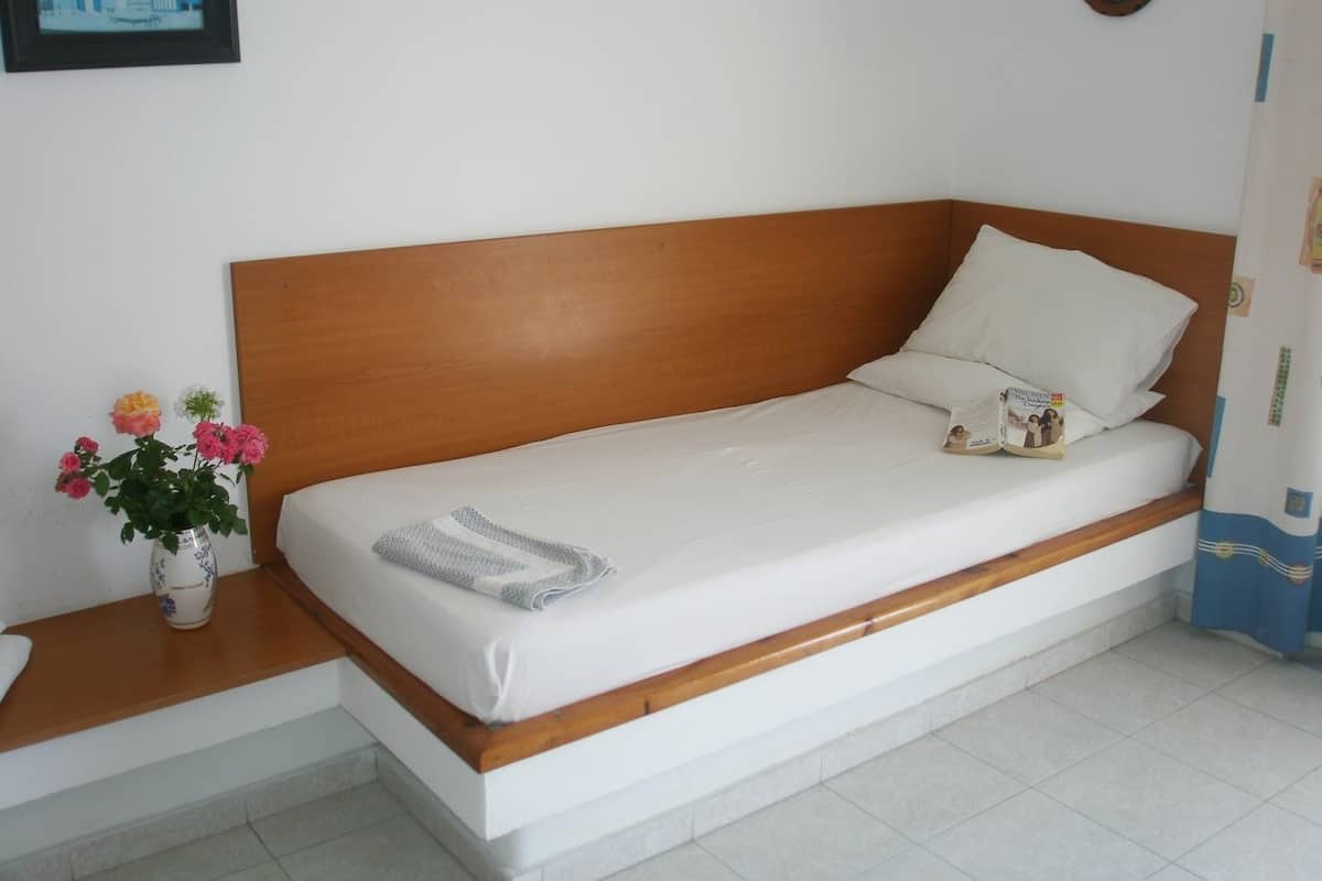 Studio, Balcony (for 3) | In-room safe, desk, free cribs/infant beds, rollaway beds