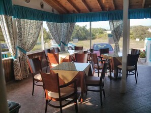 Breakfast, lunch, dinner served; Greek cuisine