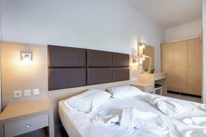 客房内保险箱、免费婴儿床、折叠床/加床（额外收费）