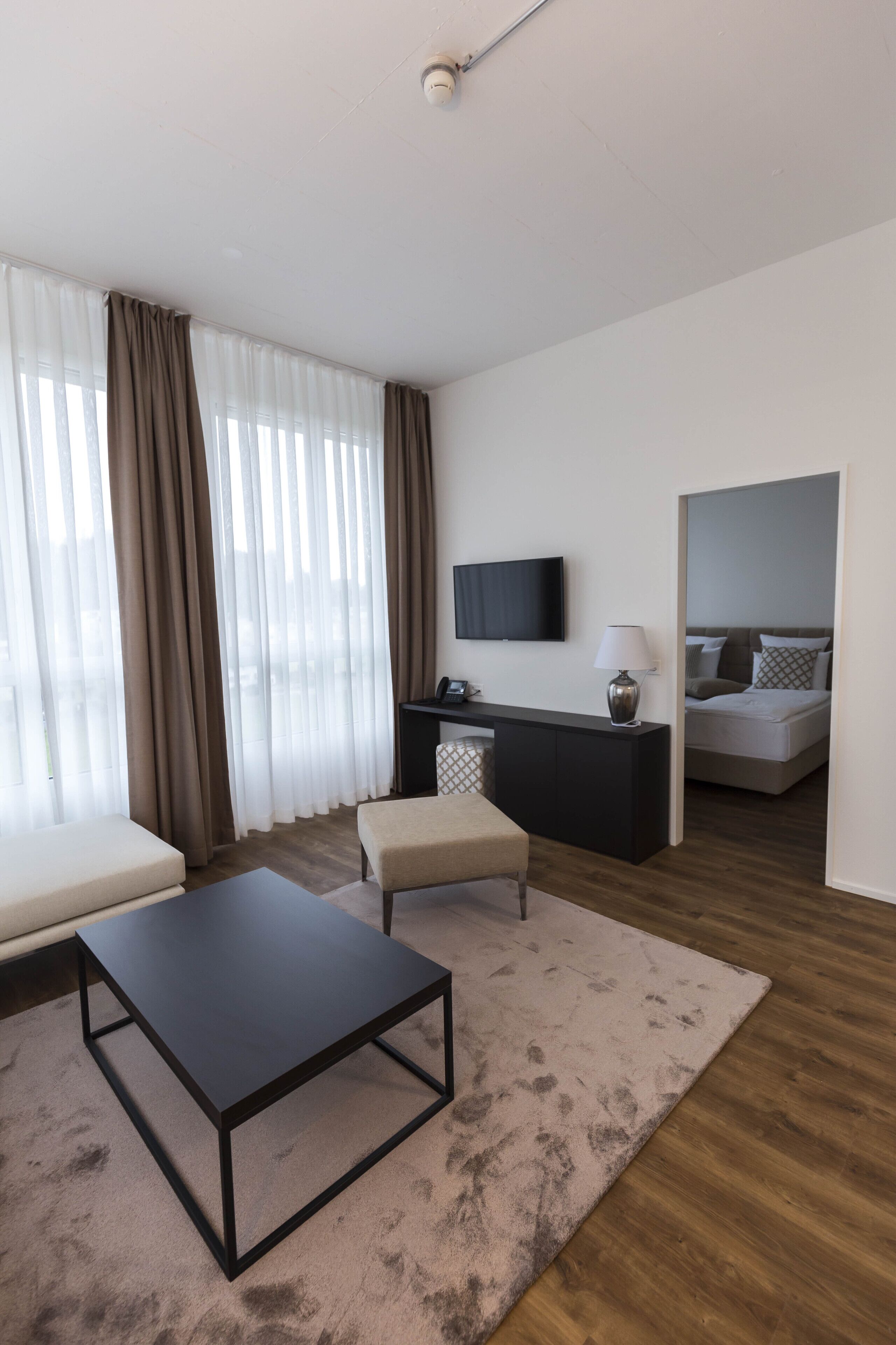 classic apartment | living area | 102-cm tv with digital channels